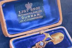 duran-brooch